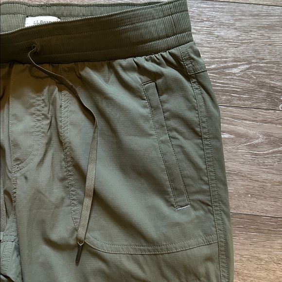 L.L. BEAN | Women's Vista Camp Pants, Straight-Leg Cargo in Thyme - Picture 4 of 16